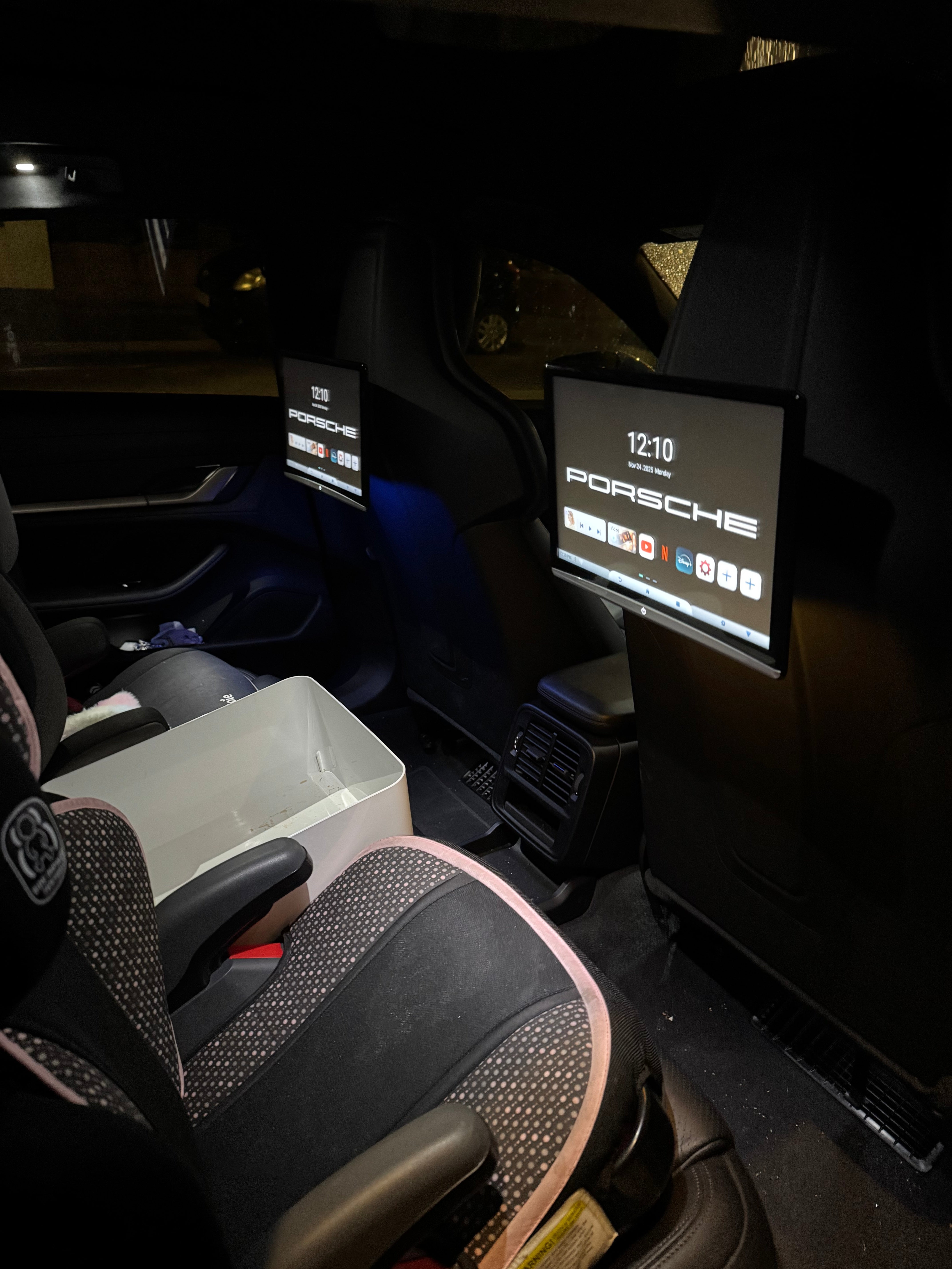 VMC Car Rear Seat Entertainment Screens (RES)