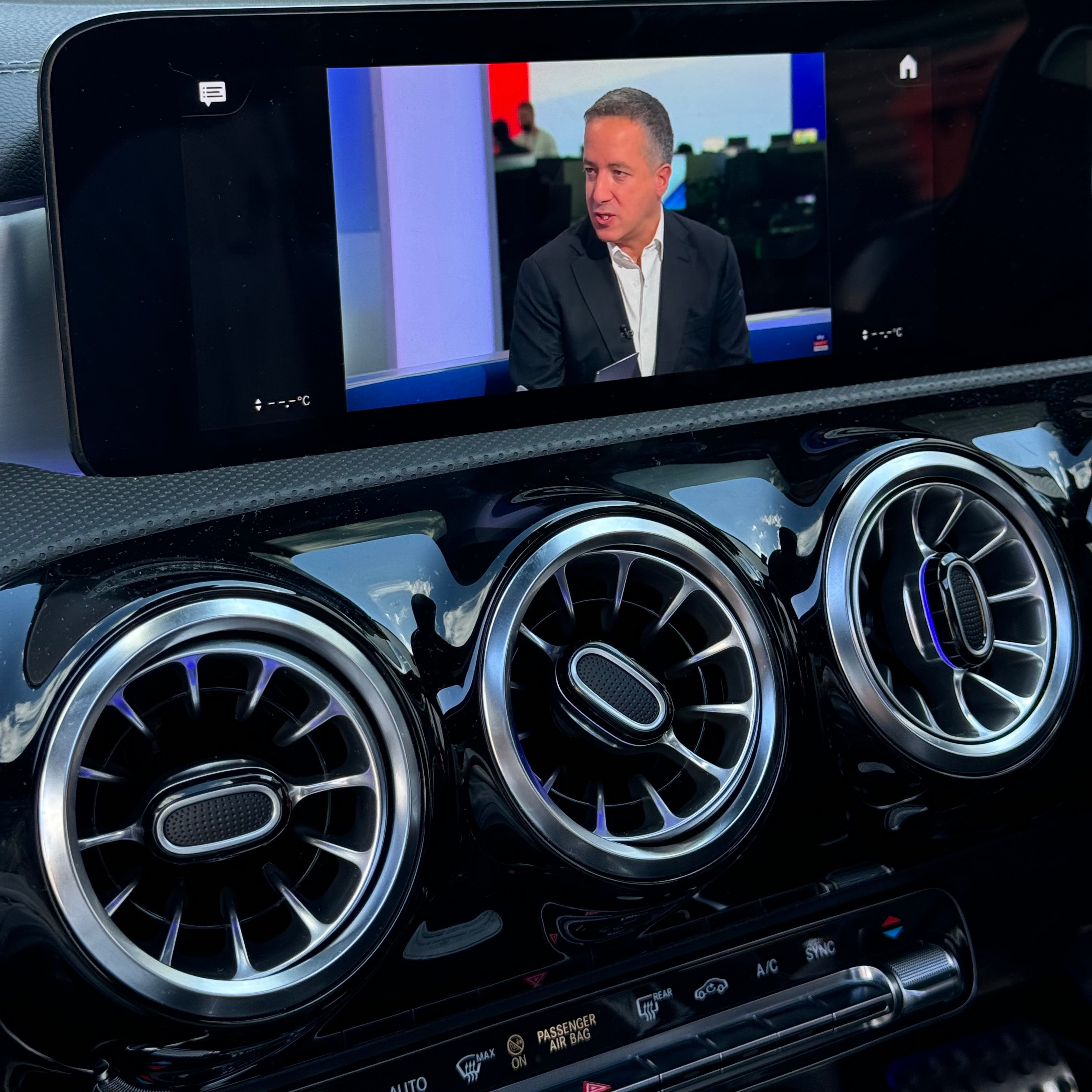 VMC Car Multimedia Box – Stream YouTube & Netflix