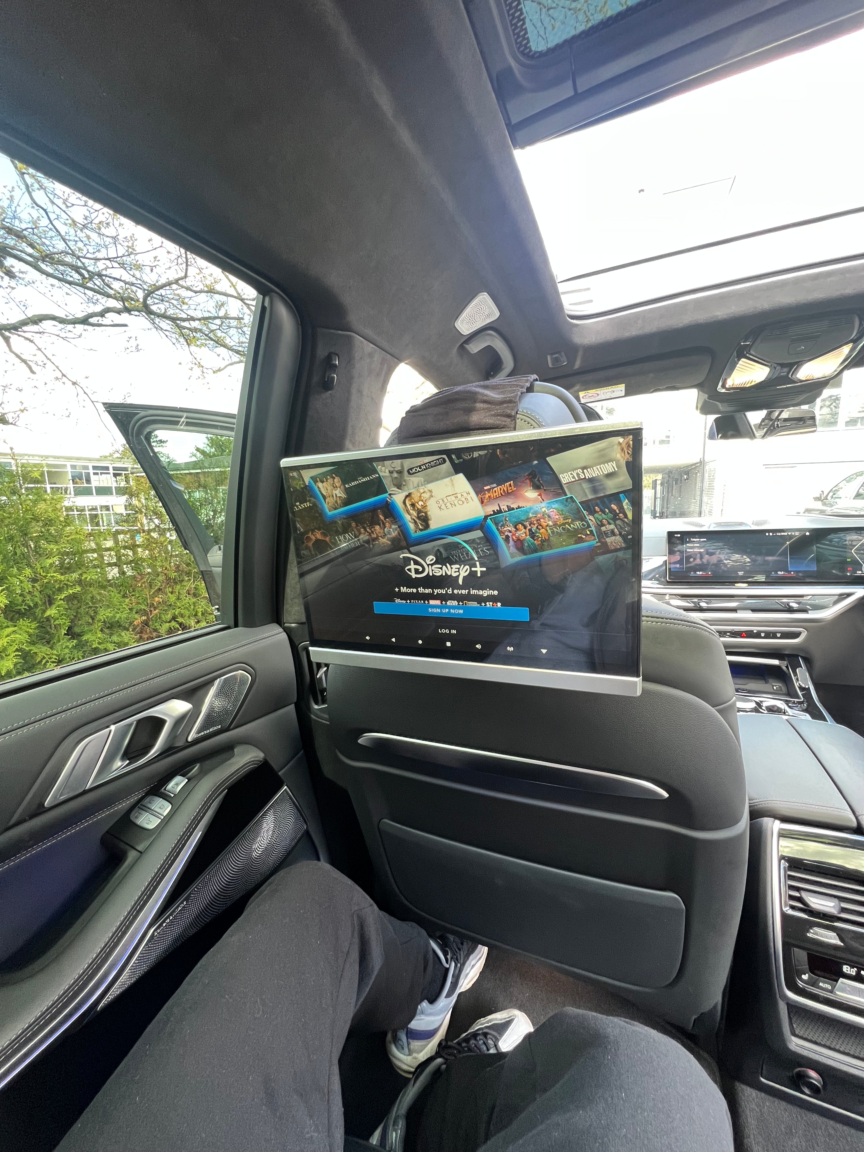 VMC Car Rear Seat Entertainment Screens (RES)